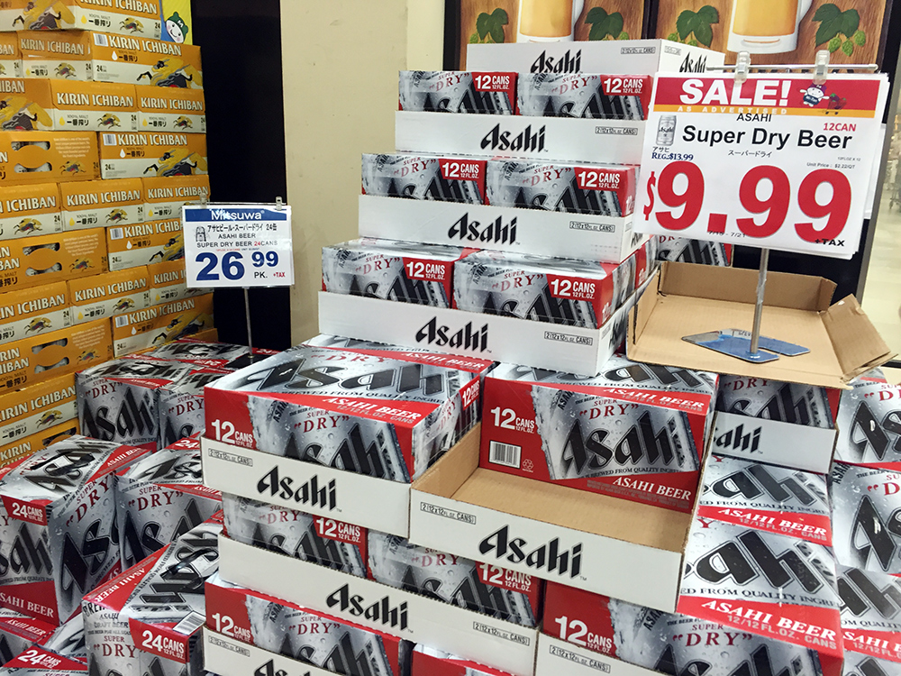 ミツワでアサヒビールを買います。 いつも安売りしているのでありがたい！