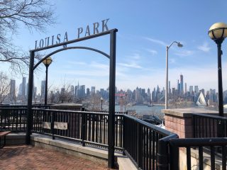 絶景マンハッタンを外から望む「ルーザ・パーク（Louisa Park）」