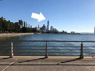 ハドソン川沿いの水遊び公園 Pier 51 Playground 1からWorld Trade Centerを望む